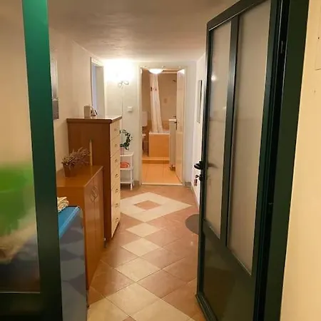 Appartement Cozy & Quiet Studio With A Garden Split